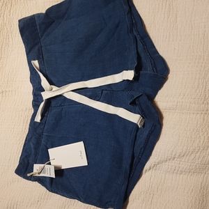 Aritzia Wilfred size 4 chambray denim shorts